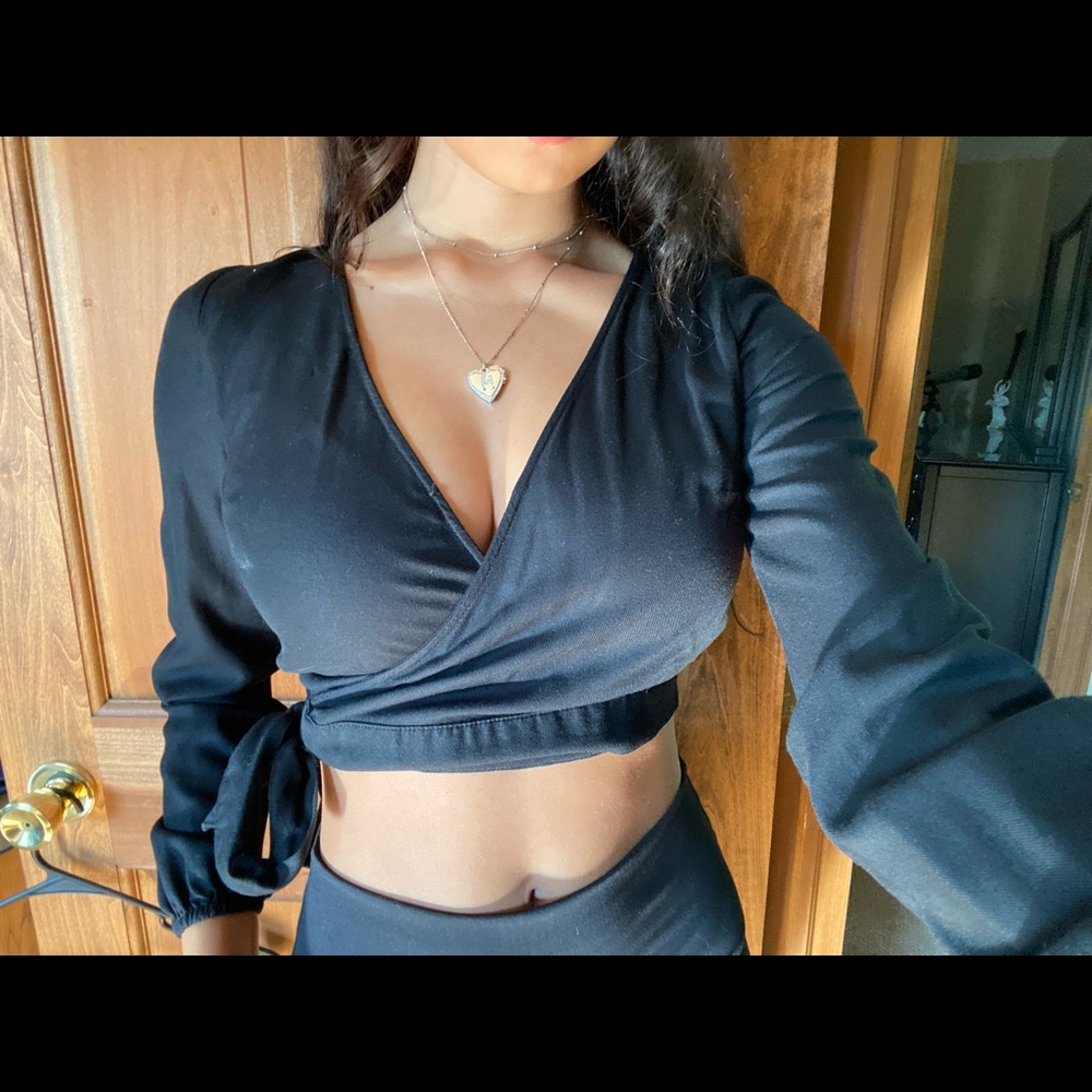 black hollister cropped top NWOT
